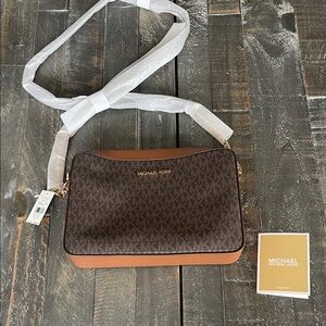 Michael Kors JetSet Crossbody Bag